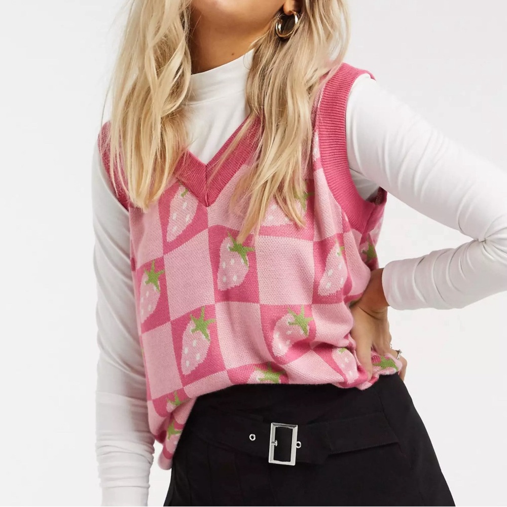 Daisy Street sweater vest pink strawberry knit